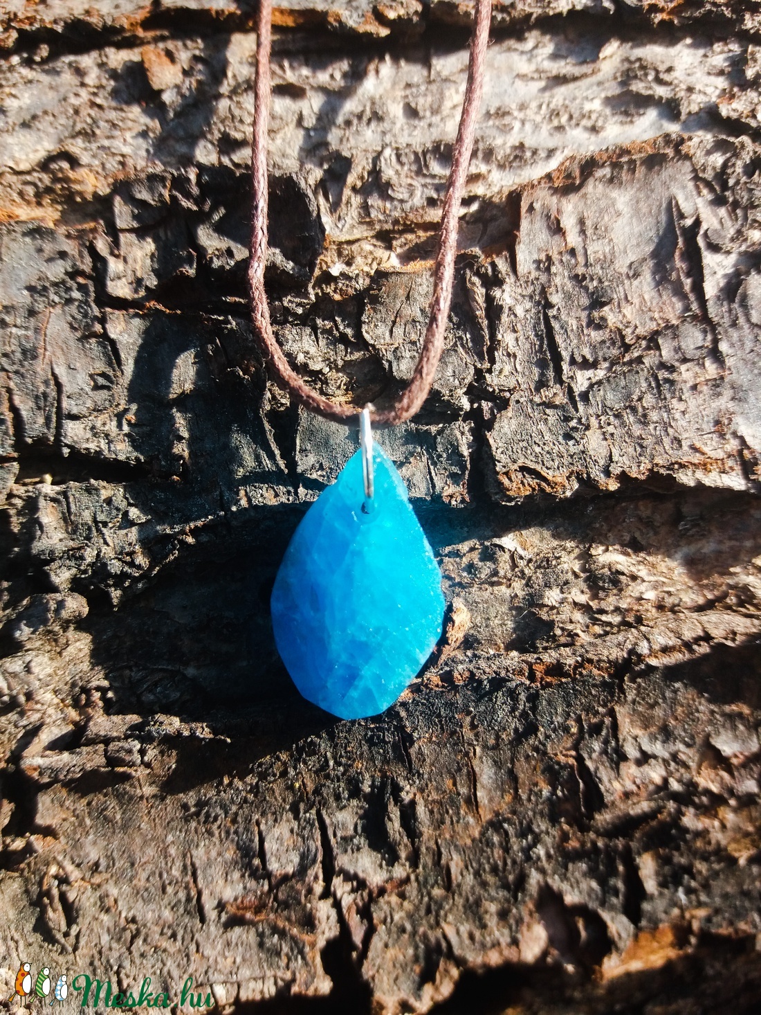 Apatit medál, Apatit nyaklánc, Kék apatit, Ajándék, Saját csiszolású kék apatit medál kenderszálon,  - ékszer - nyaklánc - medál - Meska.hu