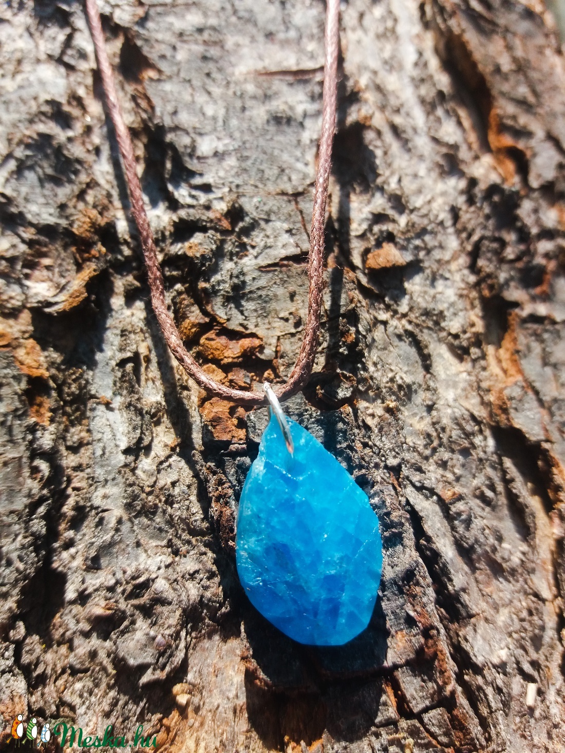 Apatit medál, Apatit nyaklánc, Kék apatit, Ajándék, Saját csiszolású kék apatit medál kenderszálon,  - ékszer - nyaklánc - medál - Meska.hu