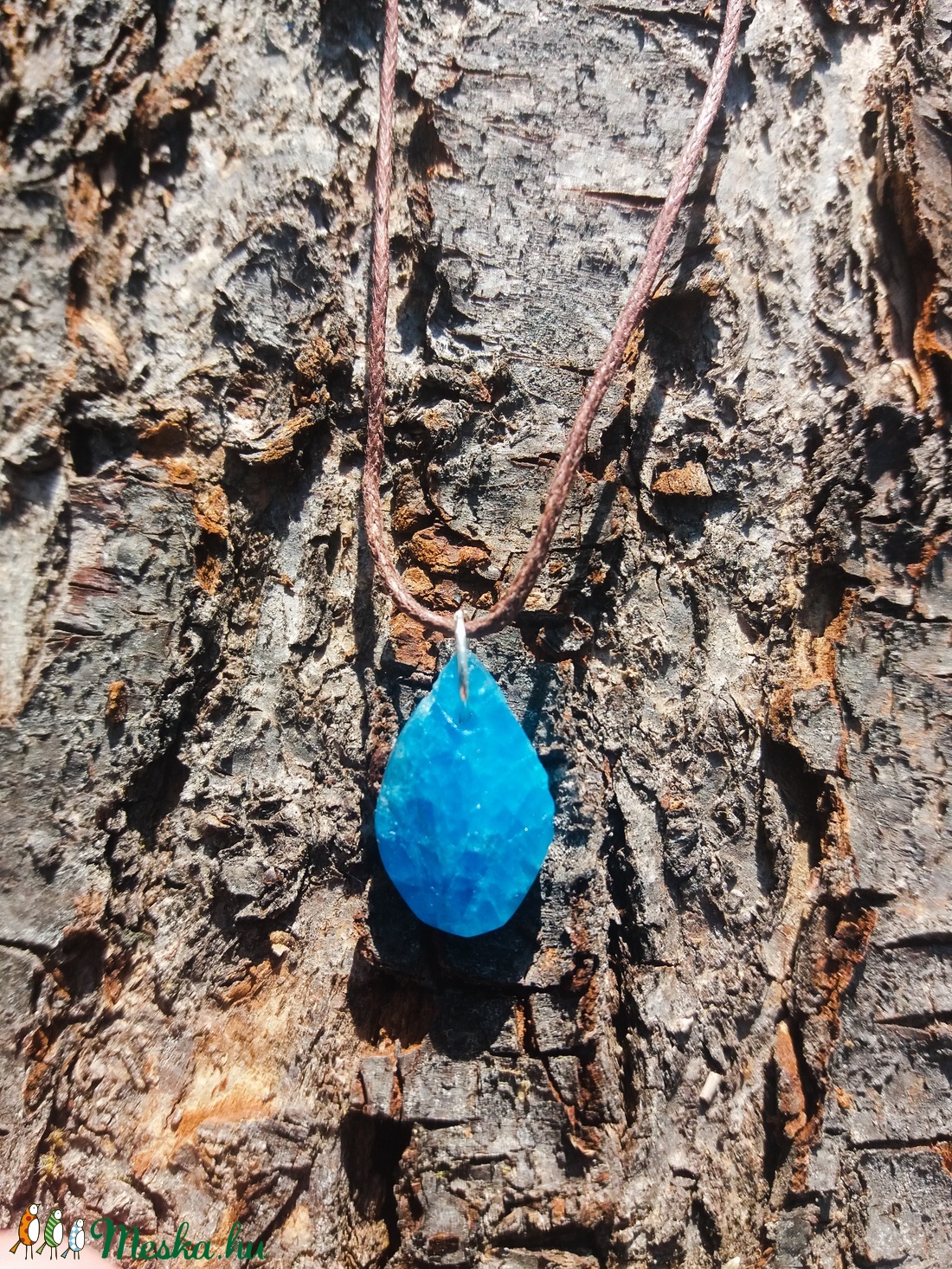 Apatit medál, Apatit nyaklánc, Kék apatit, Ajándék, Saját csiszolású kék apatit medál kenderszálon,  - ékszer - nyaklánc - medál - Meska.hu