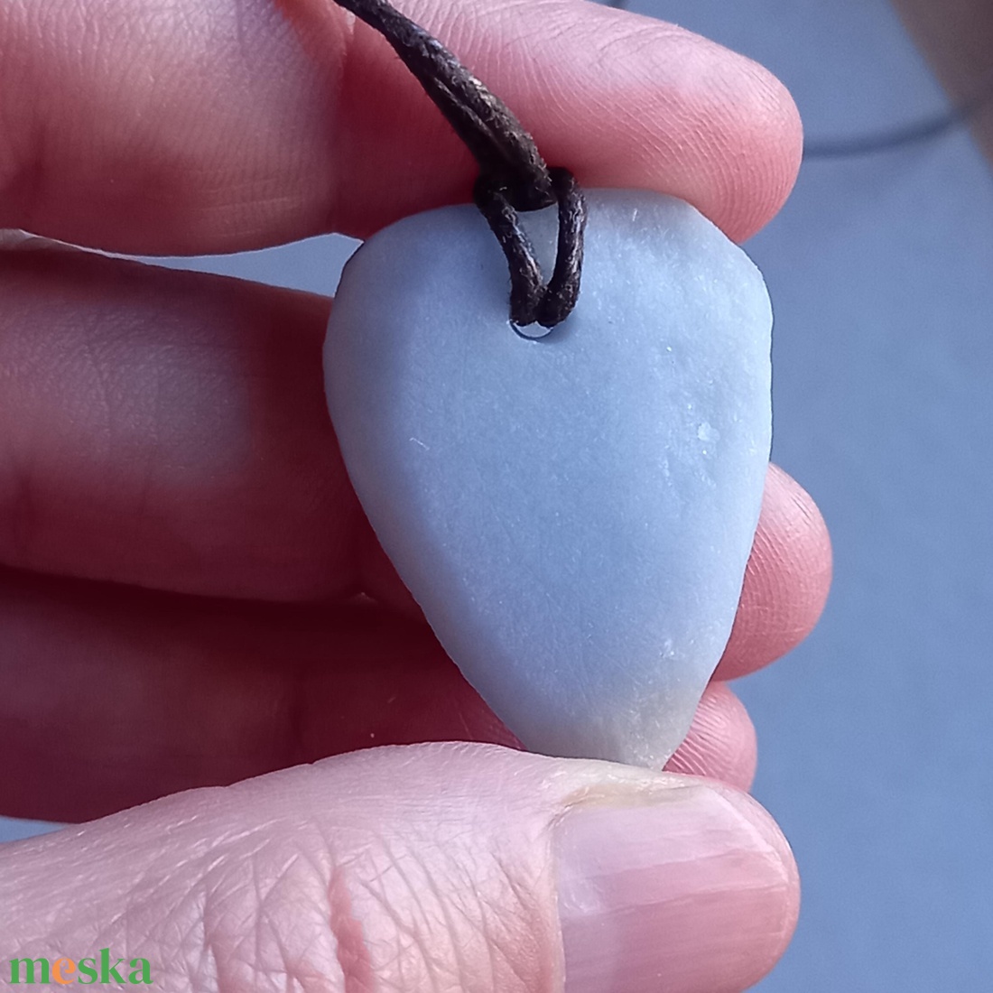 Egyedi nyers kézi csiszolású angelit medál pamutszálon - ékszer - nyaklánc - medál - Meska.hu