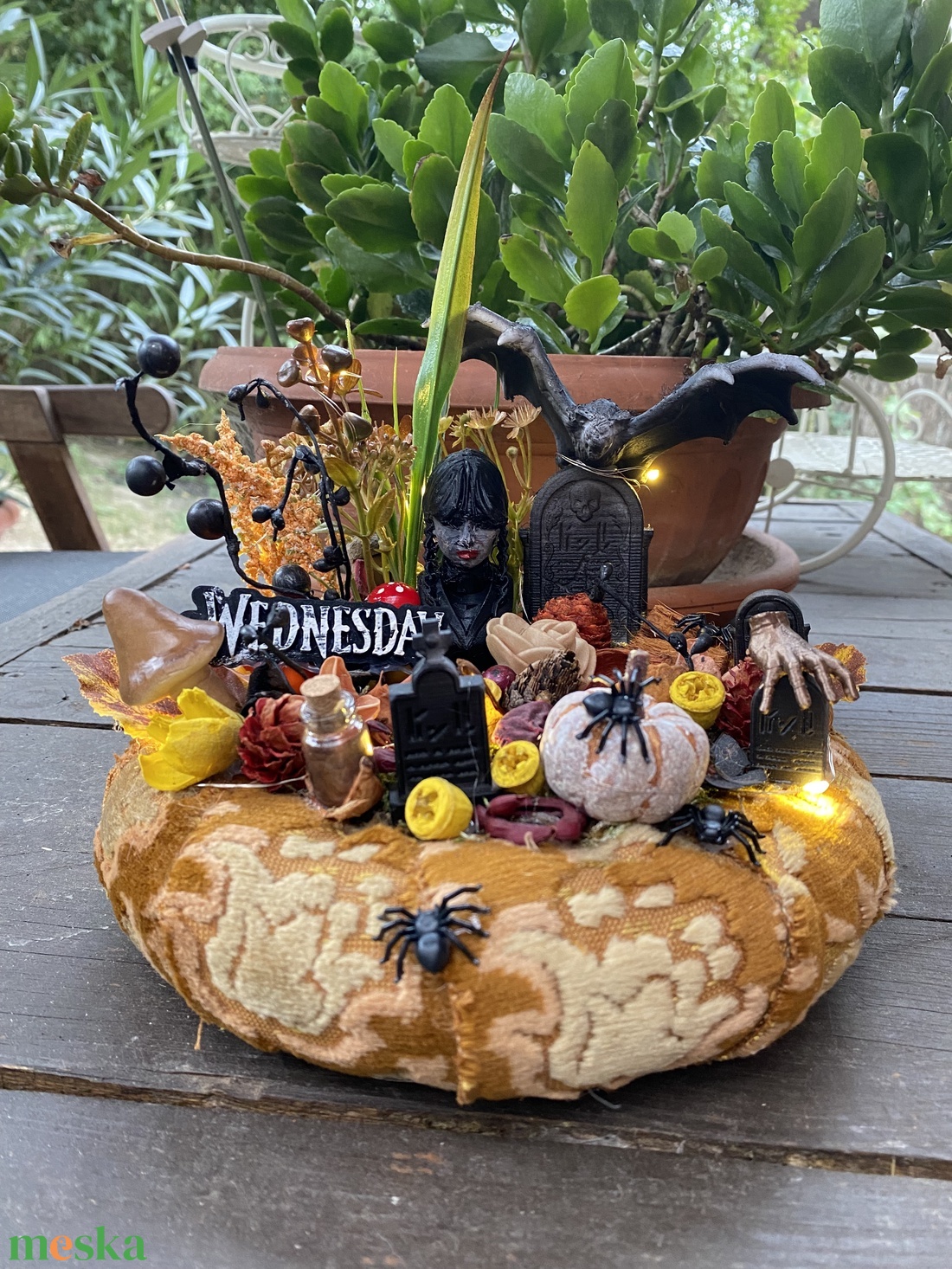 Wednesday halloween öszi asztal disz - otthon & életmód - dekoráció - virágdísz és tartó - virágtartó - Meska.hu Wednesday halloween öszi asztal disz - otthon & életmód - dekoráció - virágdísz és tartó - virágtartó - Meska.hu