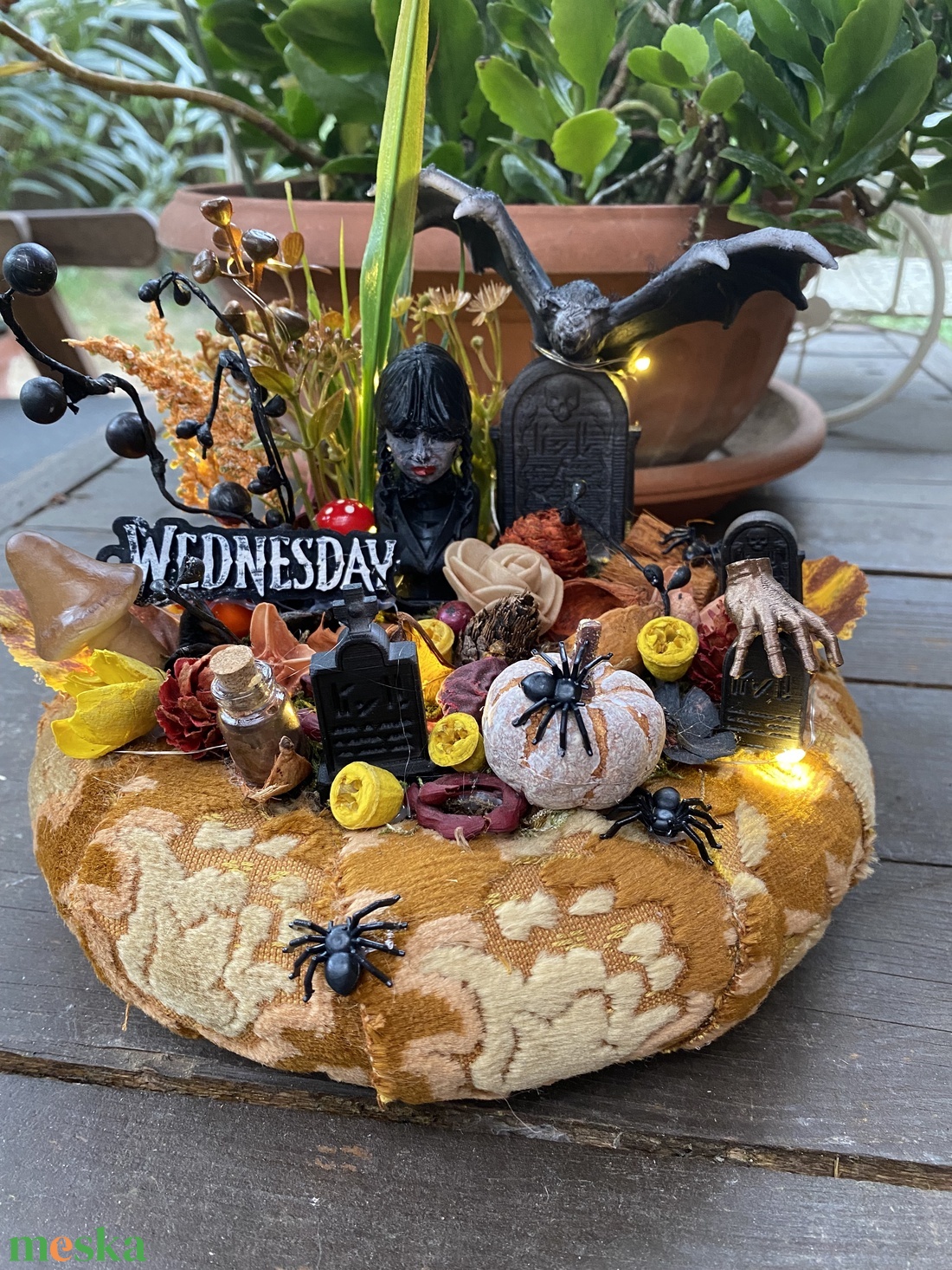 Wednesday halloween öszi asztal disz - otthon & életmód - dekoráció - virágdísz és tartó - virágtartó - Meska.hu Wednesday halloween öszi asztal disz - otthon & életmód - dekoráció - virágdísz és tartó - virágtartó - Meska.hu