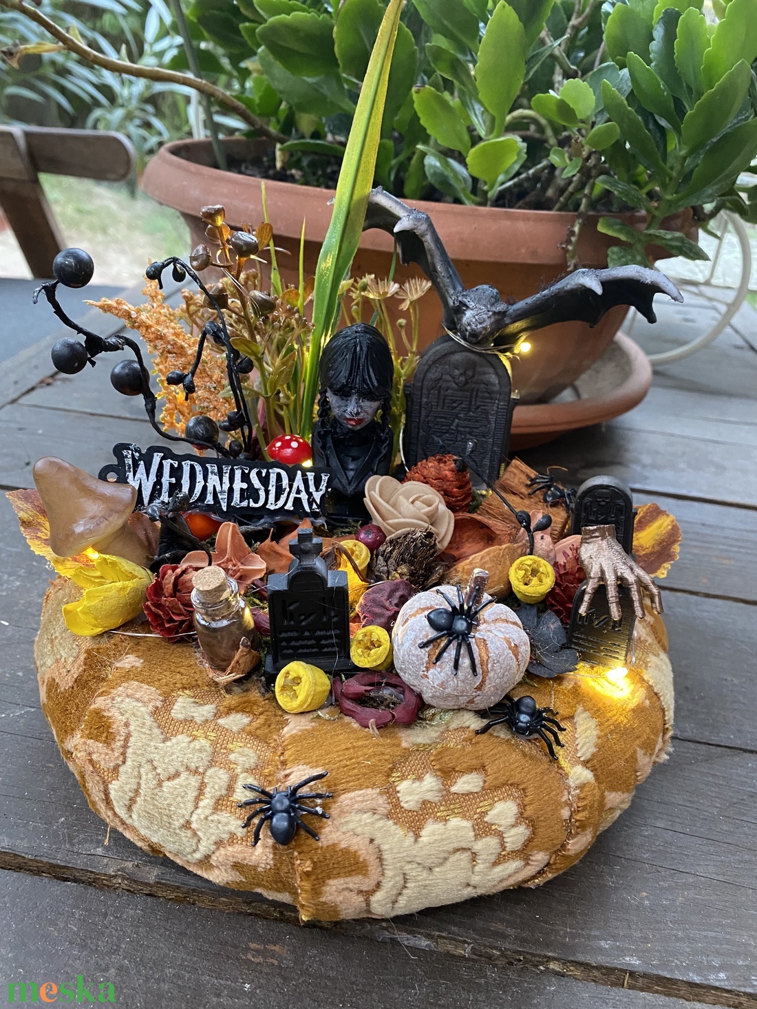 Wednesday halloween öszi asztal disz - otthon & életmód - dekoráció - virágdísz és tartó - virágtartó - Meska.hu Wednesday halloween öszi asztal disz - otthon & életmód - dekoráció - virágdísz és tartó - virágtartó - Meska.hu