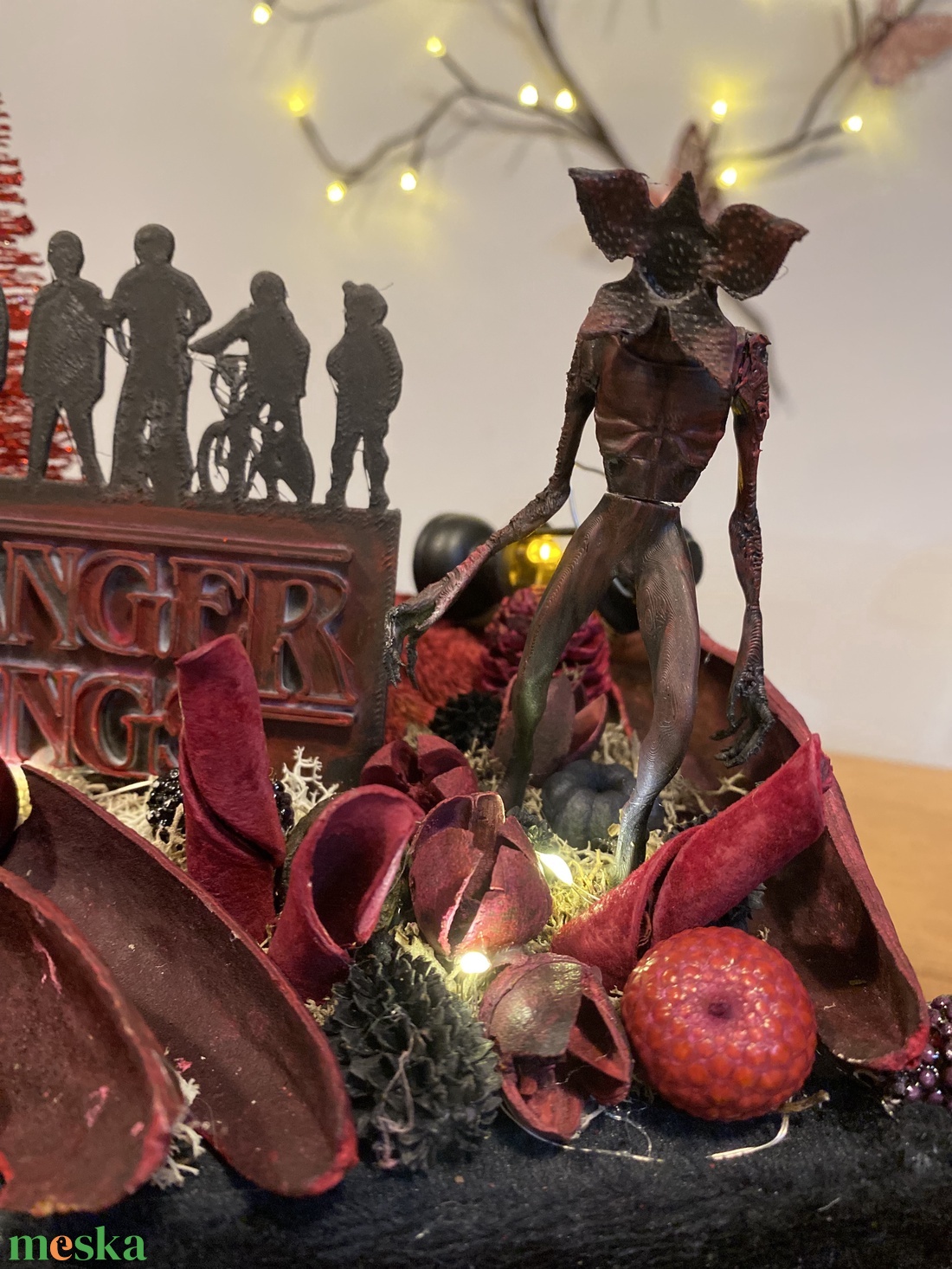 Stranger Things  asztal disz  - karácsony - adventi díszek - adventi asztaldísz - Meska.hu