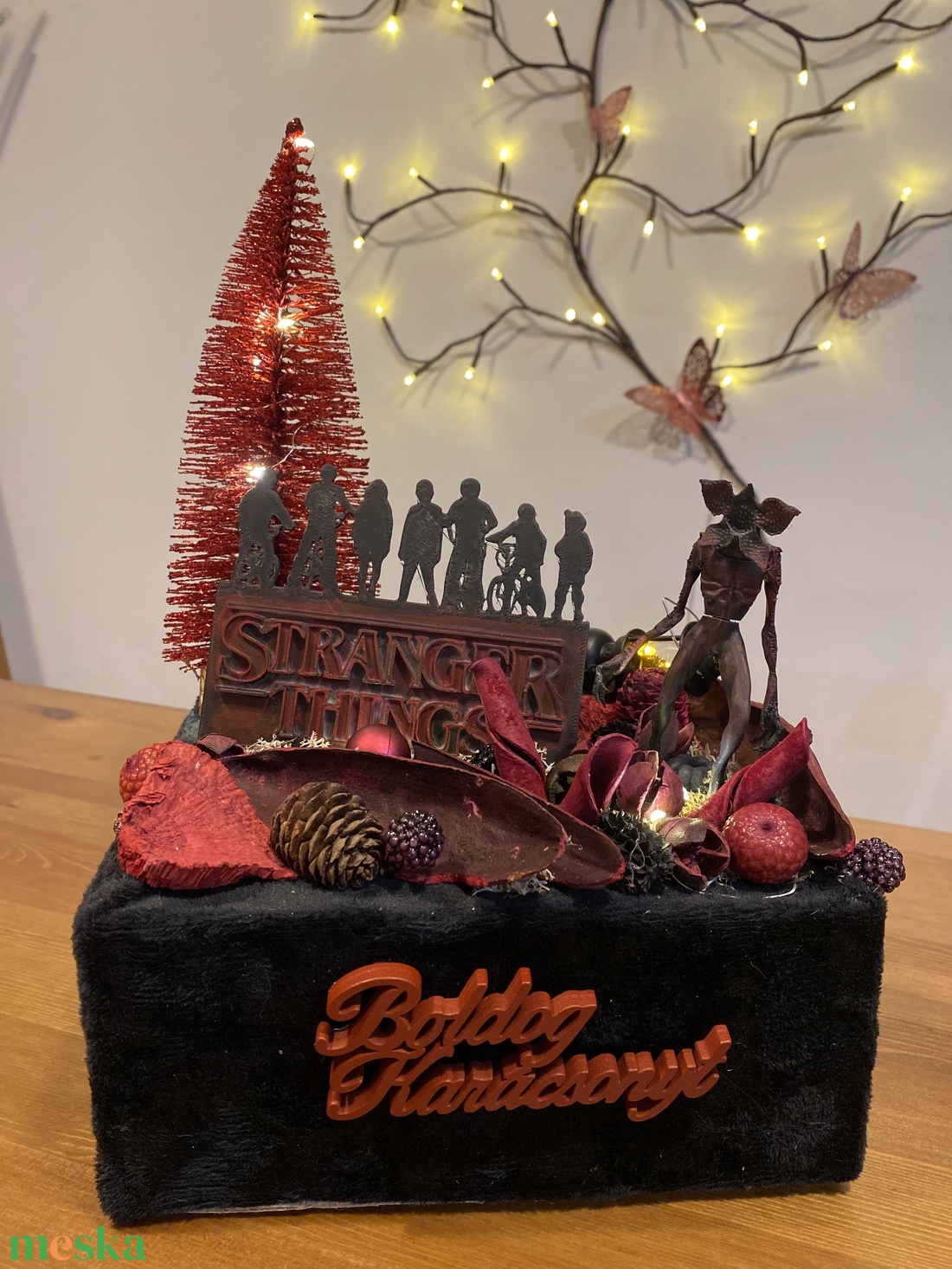 Stranger Things  asztal disz  - karácsony - adventi díszek - adventi asztaldísz - Meska.hu