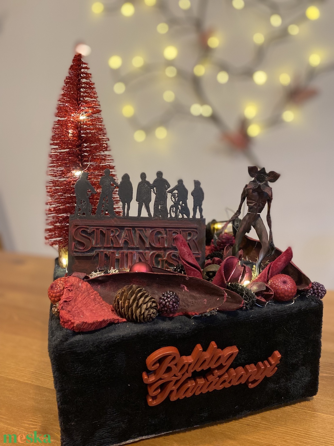 Stranger Things  asztal disz  - karácsony - adventi díszek - adventi asztaldísz - Meska.hu