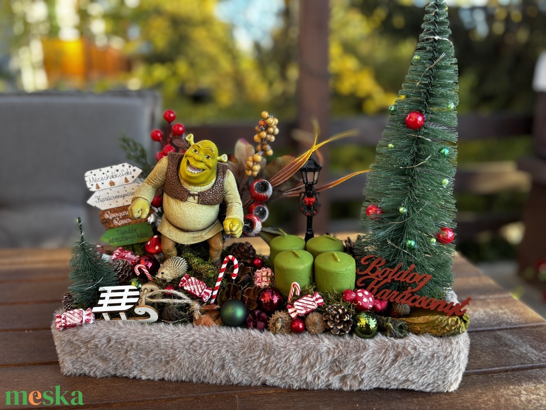 Shrek karácsonyi    asztal dísz  - karácsony - karácsonyi lakásdekoráció - karácsonyfadíszek - Meska.hu