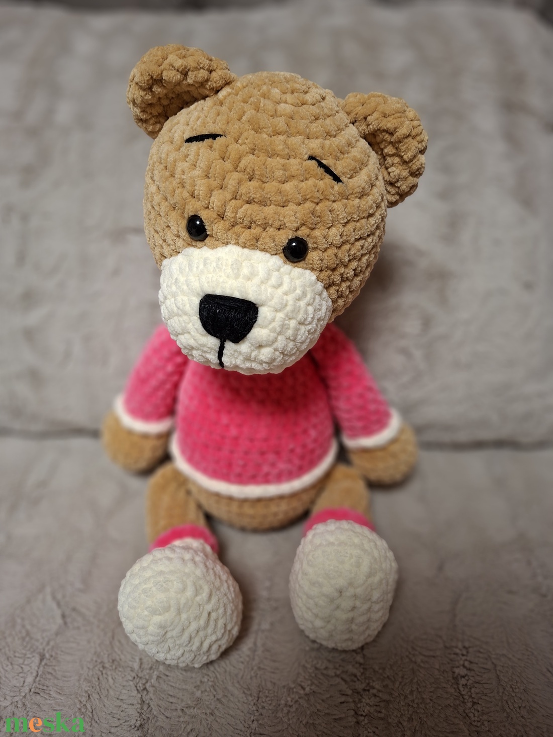Horgolt plüss maci élénk pink felsőben - játék & sport - plüssállat & játékfigura - maci - Meska.hu