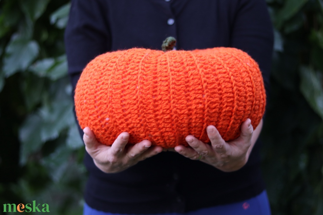 Kézzel horgolt óriástök, őszi dekoráció - otthon & életmód - dekoráció - halloween - halloweeni dekoráció - Meska.hu
