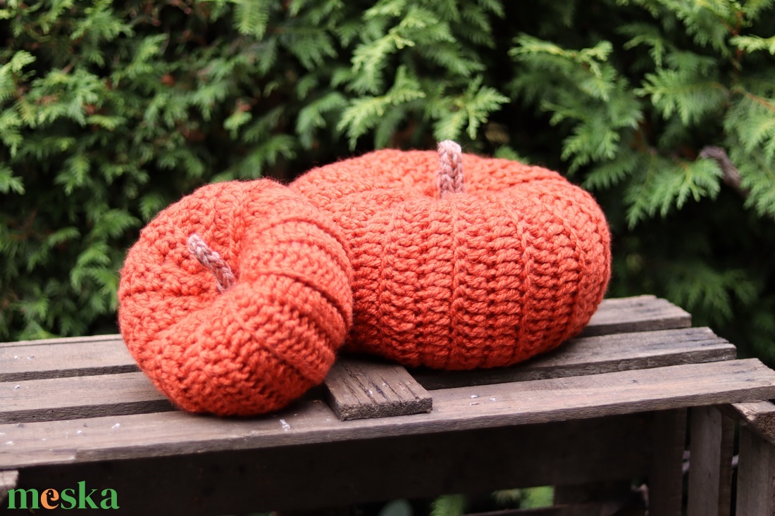 Kézzel horgolt óriástök, őszi dekoráció - otthon & életmód - dekoráció - halloween - halloweeni dekoráció - Meska.hu