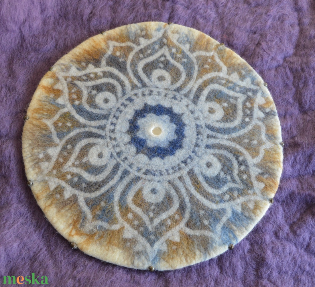 nemez kép tükörrel, selyemszálakkal, bronz gyöngyökkel - otthon & életmód - dekoráció - spiritualitás - mandala - Meska.hu nemez kép tükörrel, selyemszálakkal, bronz gyöngyökkel - otthon & életmód - dekoráció - spiritualitás - mandala - Meska.hu
