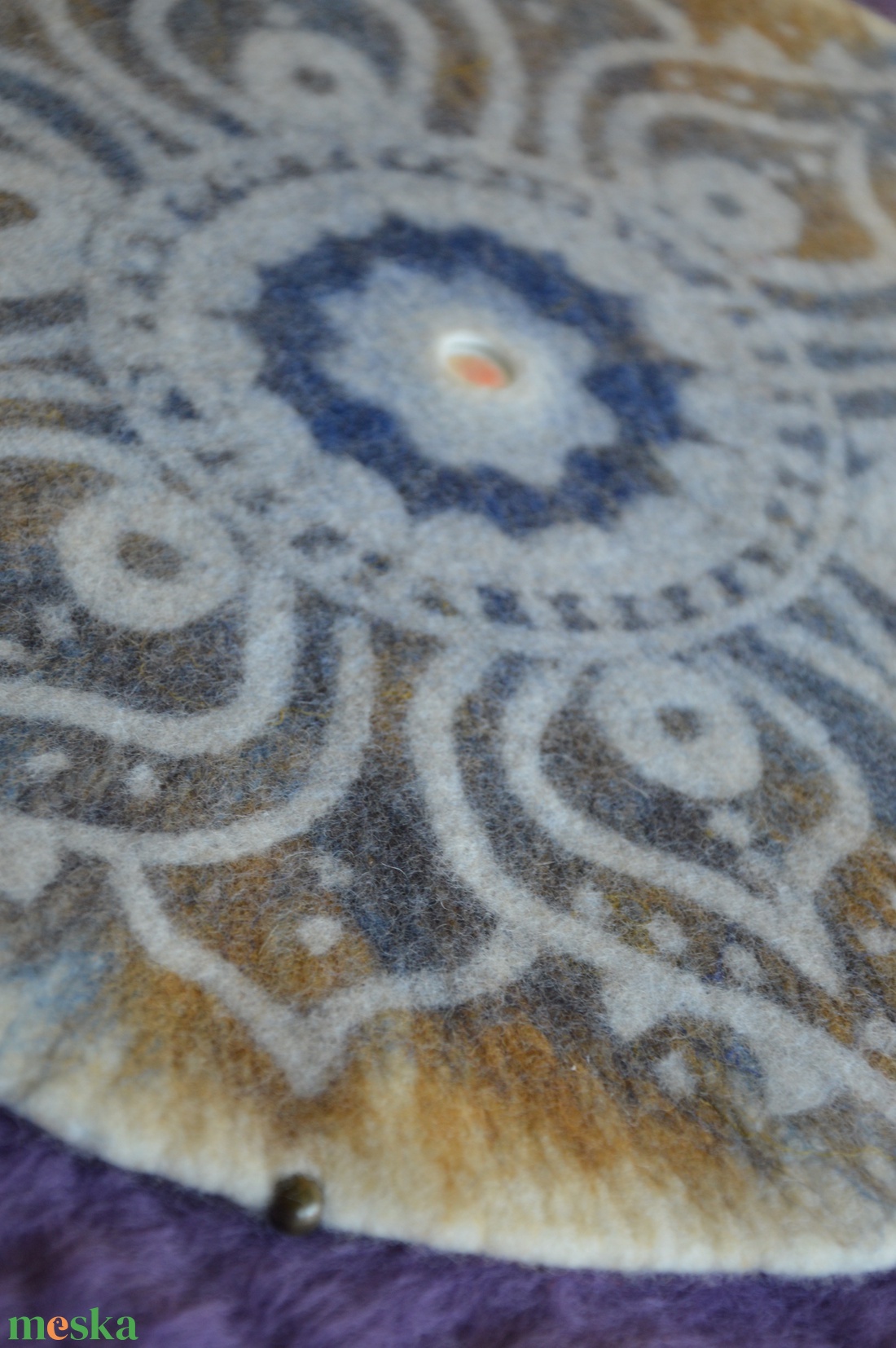 nemez kép tükörrel, selyemszálakkal, bronz gyöngyökkel - otthon & életmód - dekoráció - spiritualitás - mandala - Meska.hu nemez kép tükörrel, selyemszálakkal, bronz gyöngyökkel - otthon & életmód - dekoráció - spiritualitás - mandala - Meska.hu