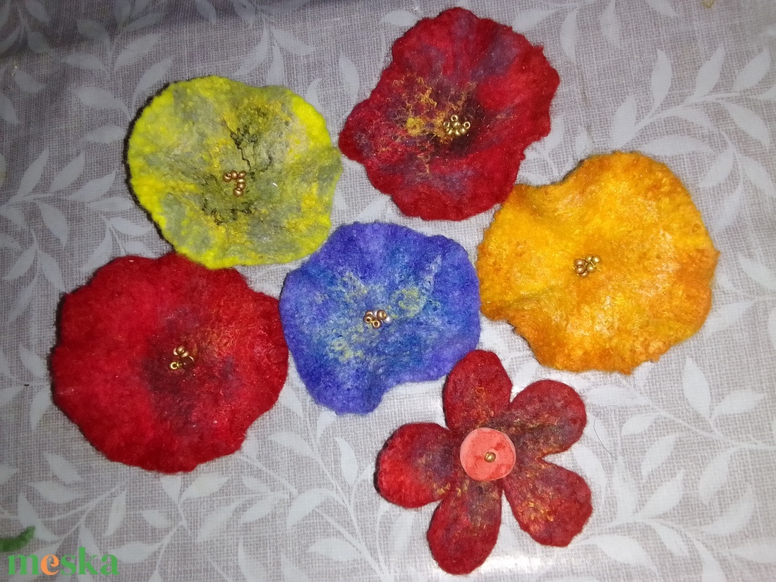 Nemez virág hajgumi/ hajcsat/ kitűző - ruha & divat - hajdísz & hajcsat - hajcsat & hajtű - Meska.hu