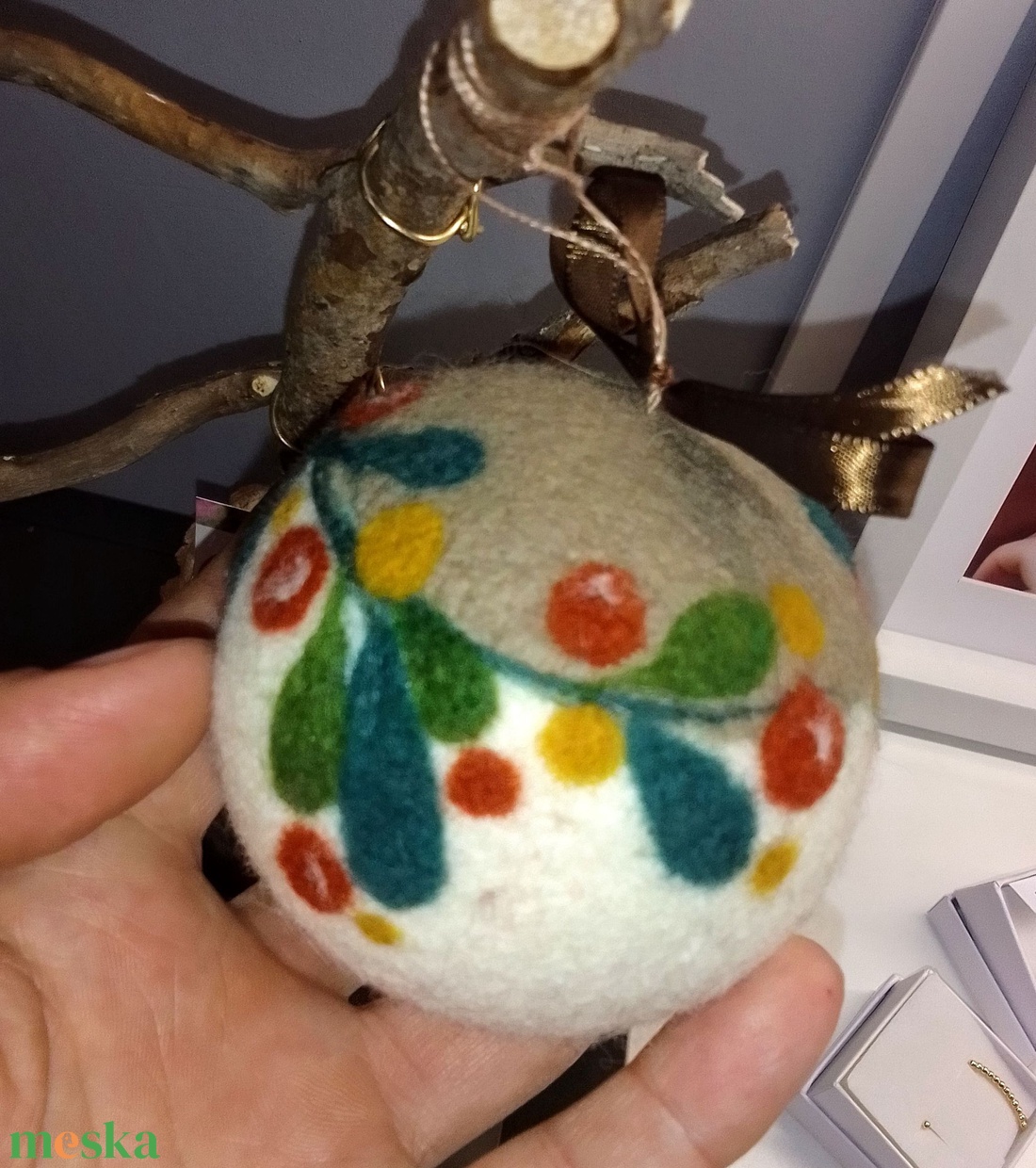 Nemezelt gyapjú karácsonyi gömb - karácsony - karácsonyi lakásdekoráció - karácsonyfadíszek - Meska.hu