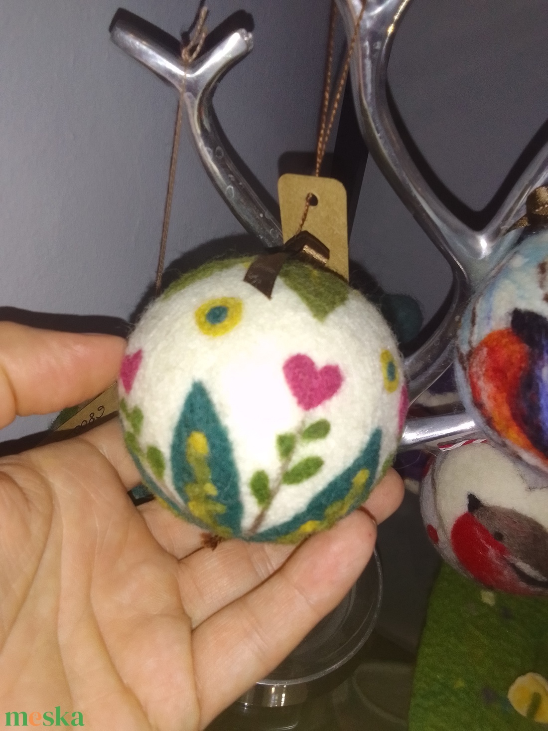 Nemezelt gyapjú karácsonyi gömb - karácsony - karácsonyi lakásdekoráció - karácsonyfadíszek - Meska.hu