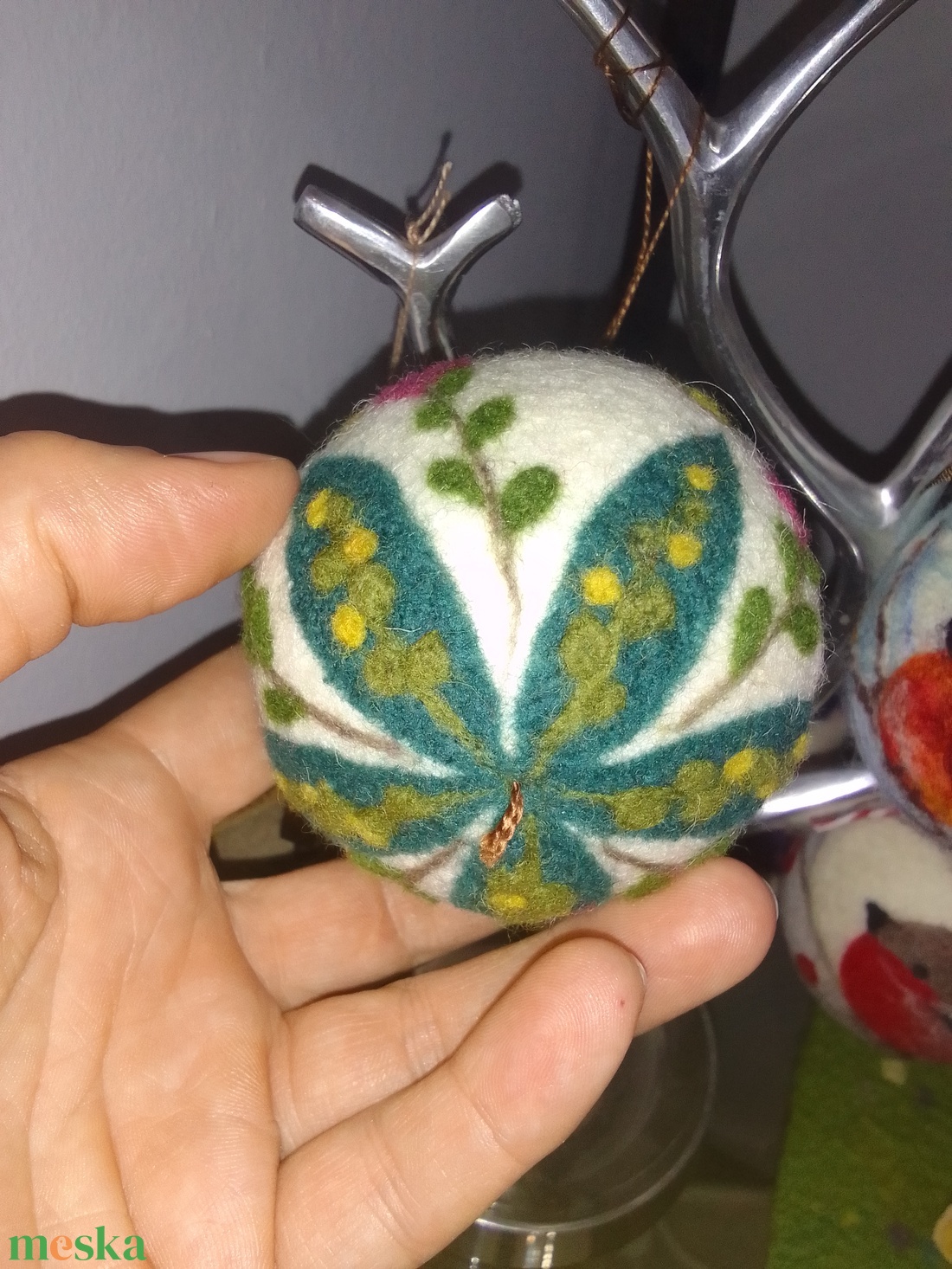 Nemezelt gyapjú karácsonyi gömb - karácsony - karácsonyi lakásdekoráció - karácsonyfadíszek - Meska.hu