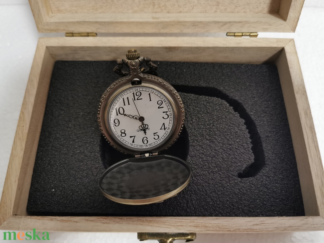 Pókeres Zsebóra ajándék Játékos fa dobozban egyedi kézműves - ékszer - karóra és ékszeróra - zsebóra - Meska.hu