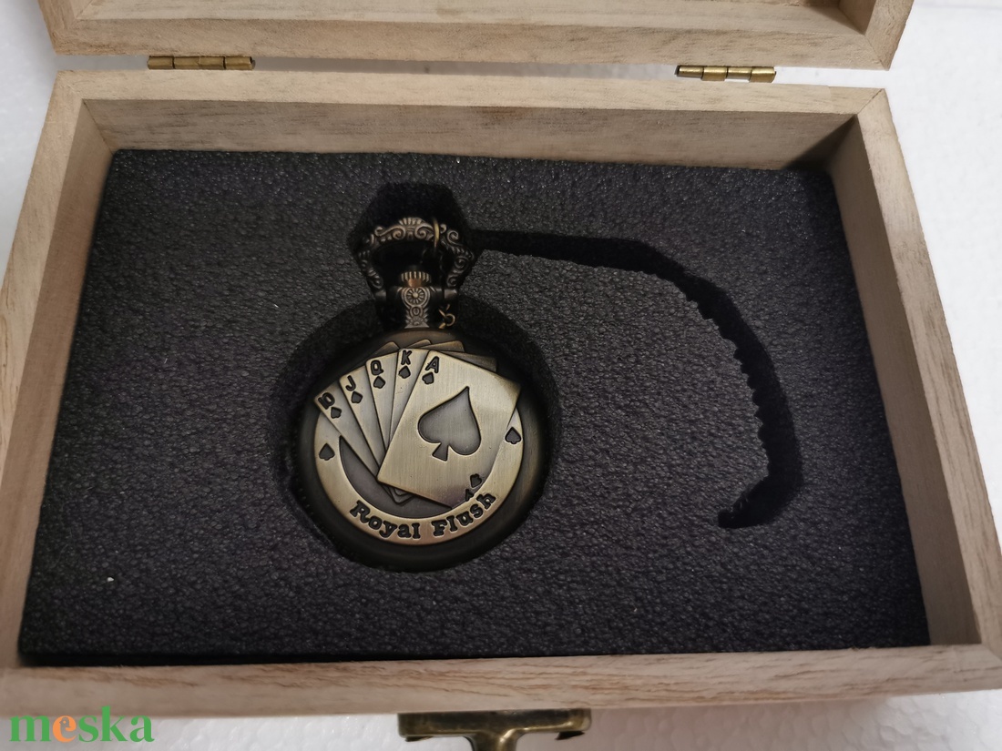 Pókeres Zsebóra ajándék Játékos fa dobozban egyedi kézműves - ékszer - karóra és ékszeróra - zsebóra - Meska.hu