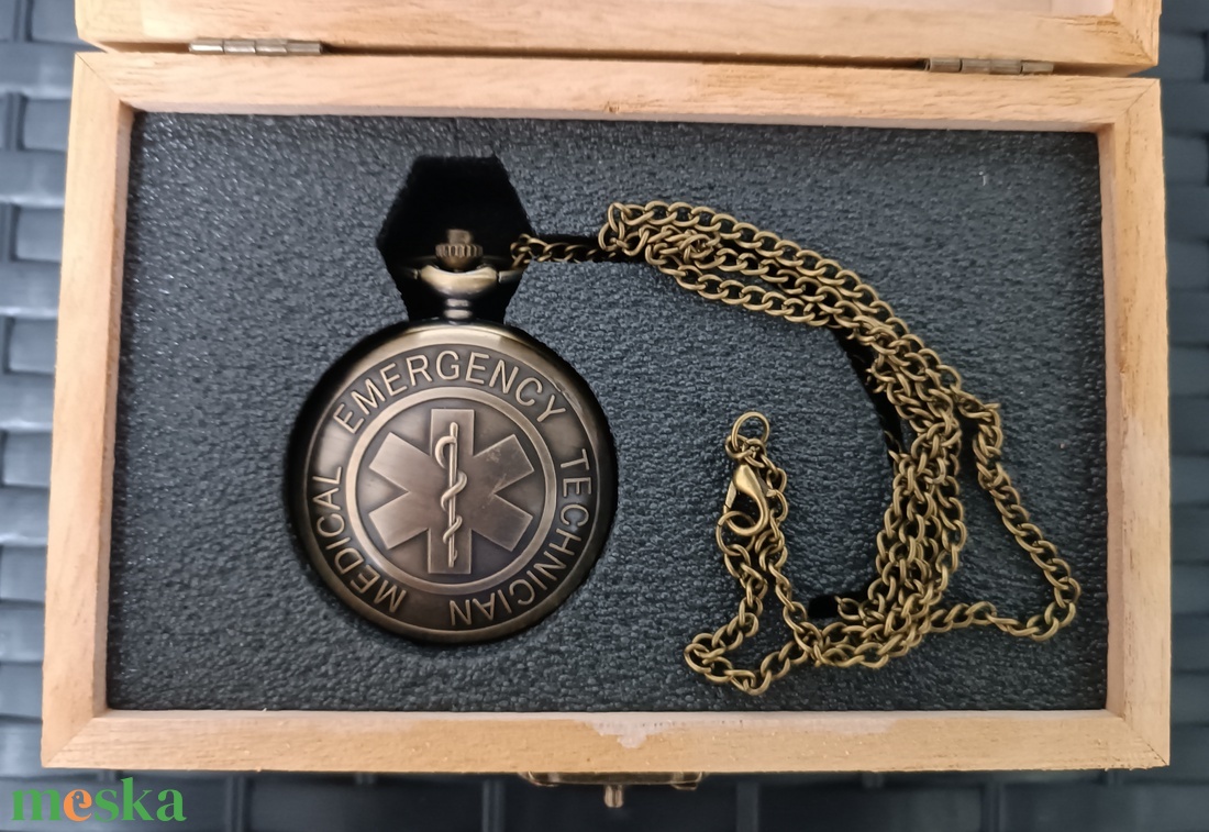 Mentős Zsebóra ajándék fa dobozban egyedi kézműves - ékszer - karóra és ékszeróra - zsebóra - Meska.hu