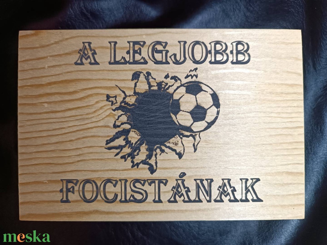 Focista Zsebóra ajándék fa dobozban egyedi kézműves - ékszer - karóra és ékszeróra - zsebóra - Meska.hu Focista Zsebóra ajándék fa dobozban egyedi kézműves - ékszer - karóra és ékszeróra - zsebóra - Meska.hu