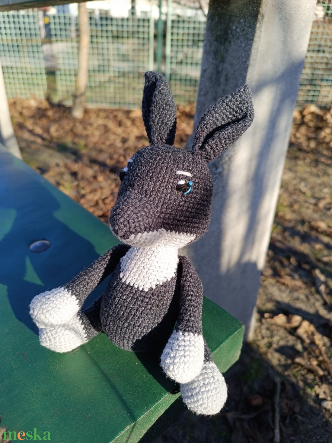 Horgolt farkas piros kabátkával - játék & sport - plüssállat & játékfigura - más figura - Meska.hu