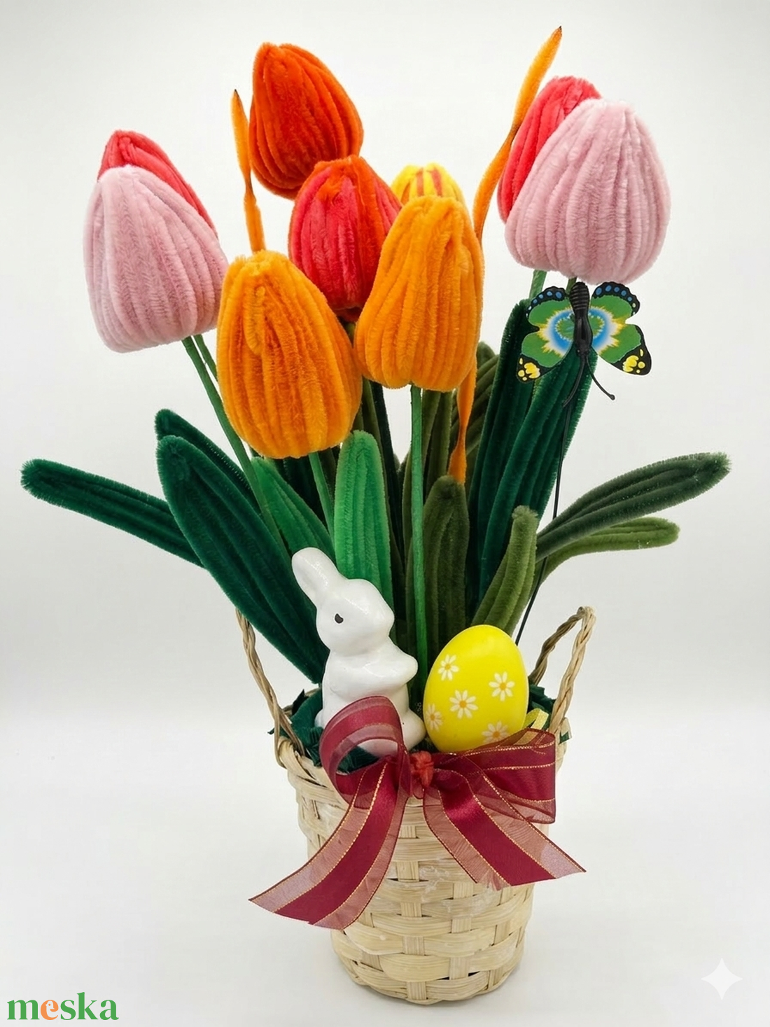 Húsvéti tulipános asztali kosár � színes zseníliadrót tulipánokkal, fehér nyuszival - ünnepi díszek, dekorációk - húsvéti díszek és dekorációk - húsvéti kosár - Meska.hu