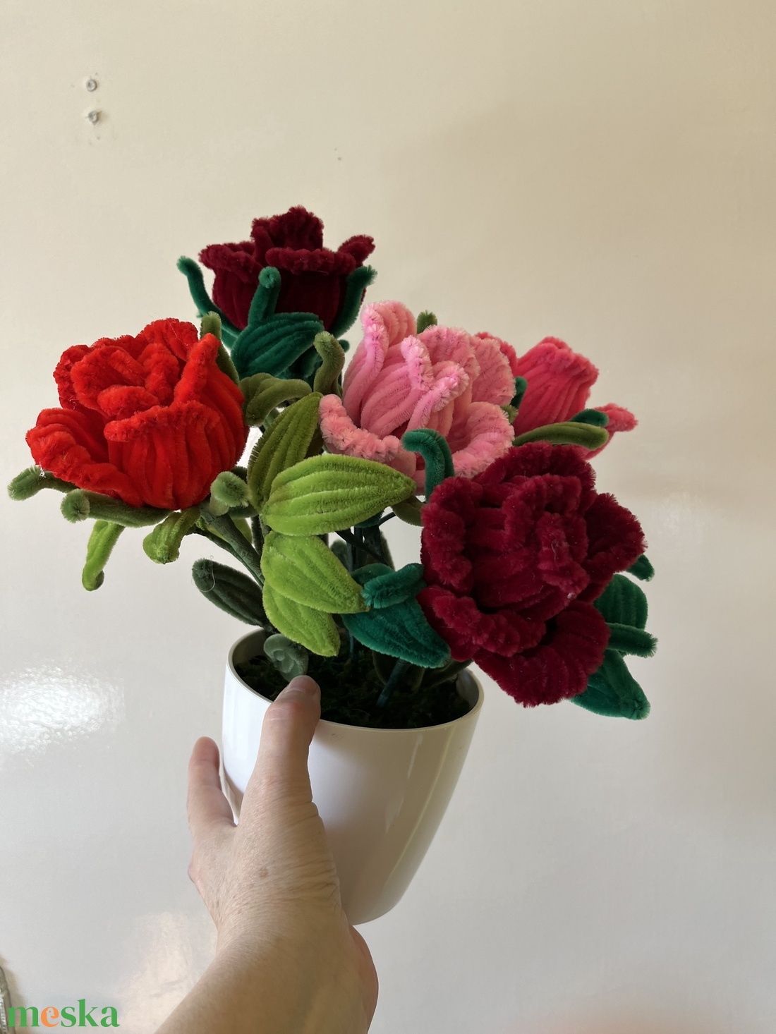 Cserepes bokros zseniliadrót rózsa kompozíció � 5 szálas nagy fejű rózsa, vegyes színek, bordó-rózsaszín-piros, kézzel k - otthon & életmód - virágdekoráció - virágdíszek - virágdísz kaspóban - Meska.hu