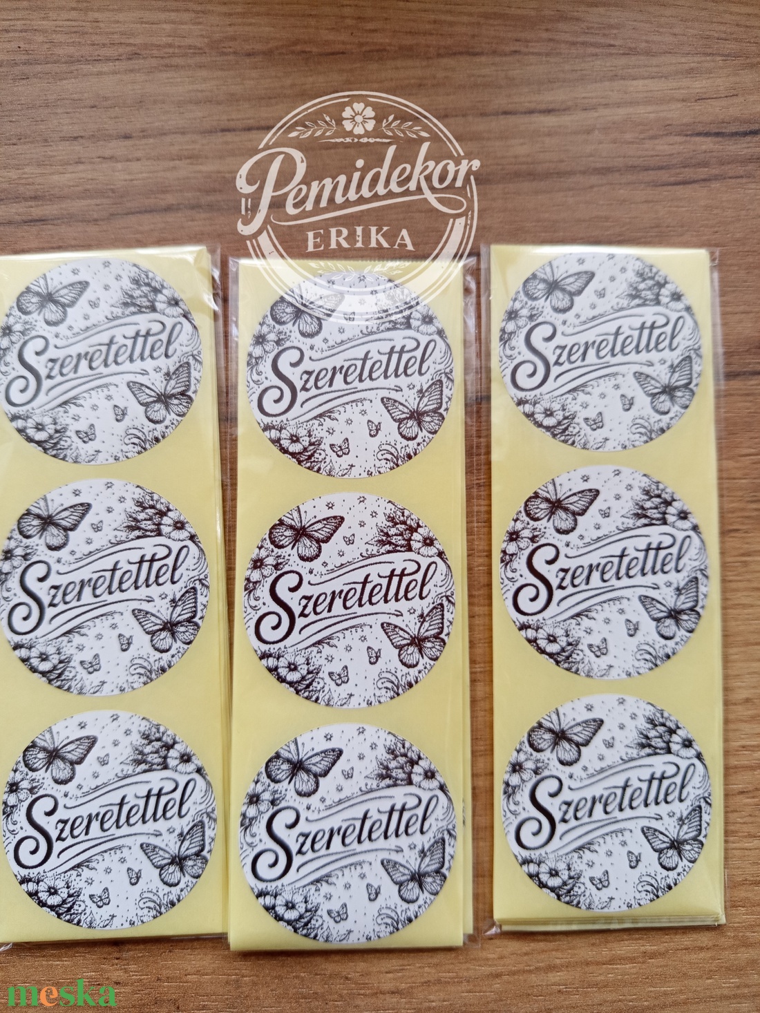 Szeretettel kerek matrica (5 cm) � 30 db. - kellékek & szerszámok - dekorációs kellékek - matricaív - Meska.hu