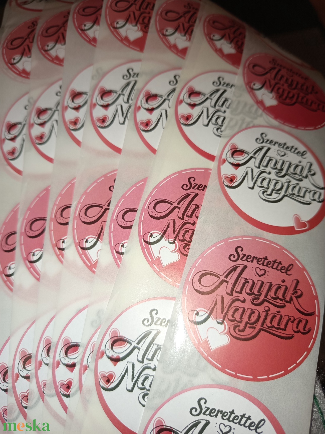 Szeretettel Anyák Napjára kerek matrica (5 cm) � 10 db. - kellékek & szerszámok - dekorációs kellékek - matricaív - Meska.hu