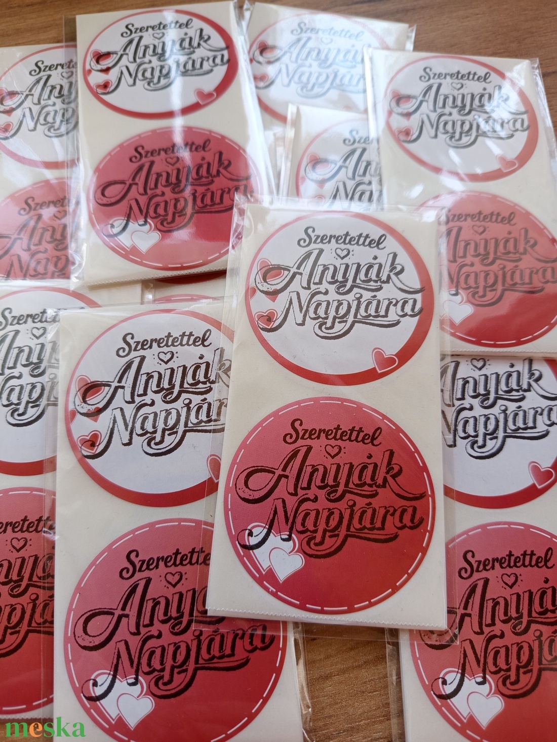 Szeretettel Anyák Napjára kerek matrica (5 cm) � 10 db. - kellékek & szerszámok - dekorációs kellékek - matricaív - Meska.hu