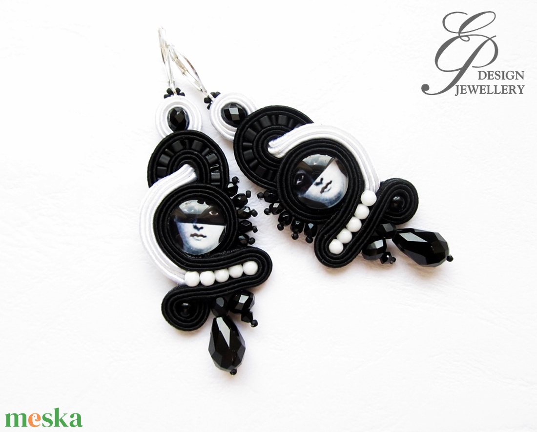 SF188 Fekete-fehér sujtás fülbevaló - ékszer - fülbevaló - lógó fülbevaló - Meska.hu