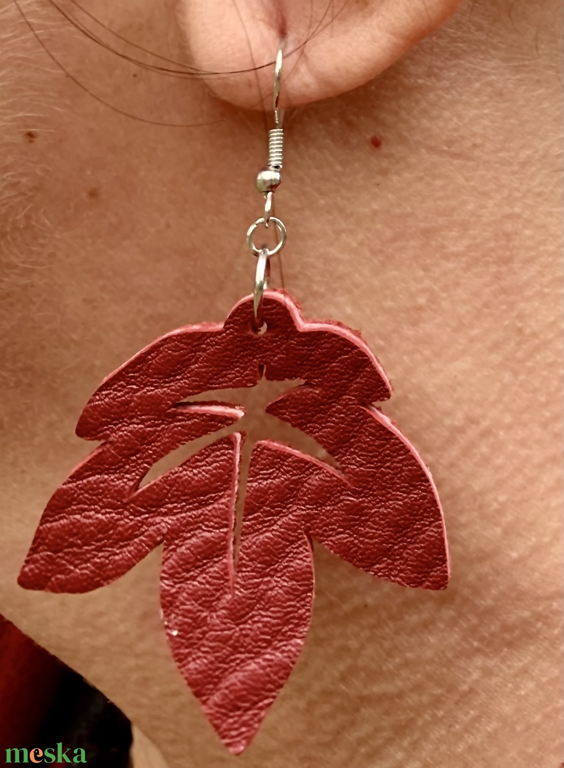 Barna bőr levél fülbevaló - ékszer - fülbevaló - lógó fülbevaló - Meska.hu