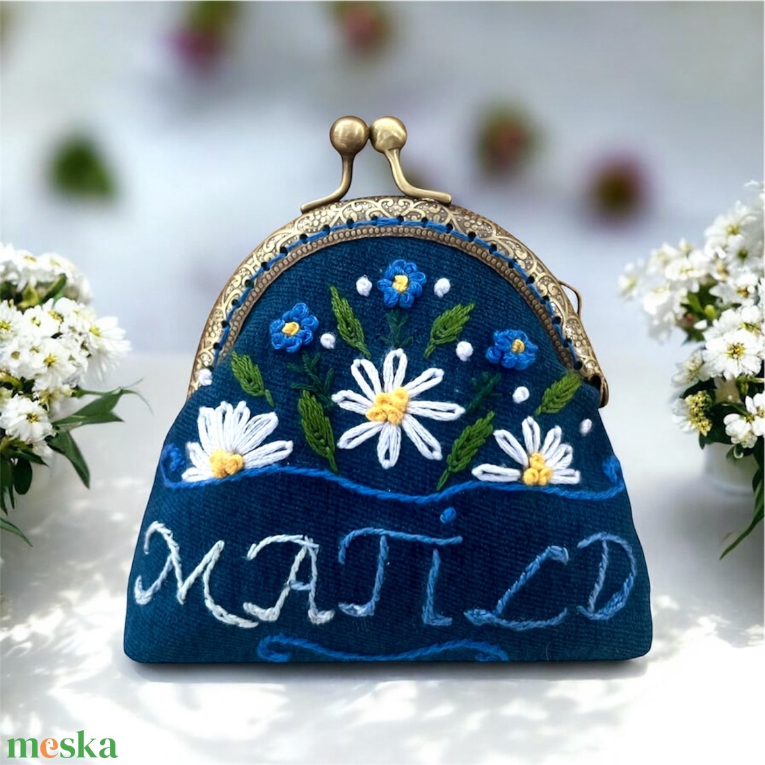 Névvel hímzett virágos kézi hímzésű csatos pénztárca - táska & tok - pénztárca & más tok - aprópénztartó - Meska.hu