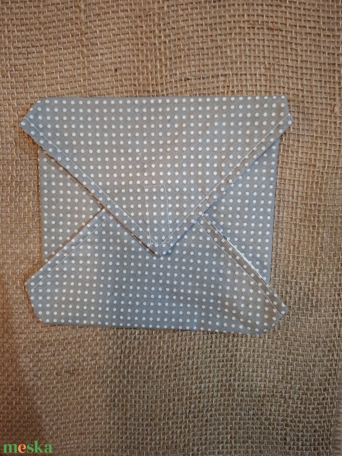 Szürke akapon fehér pöttyös újraszalvéta - táska & tok - uzsonna- & ebéd tartó - szendvics csomagoló - Meska.hu