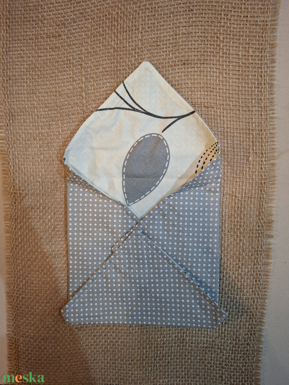 Szürke akapon fehér pöttyös újraszalvéta - táska & tok - uzsonna- & ebéd tartó - szendvics csomagoló - Meska.hu