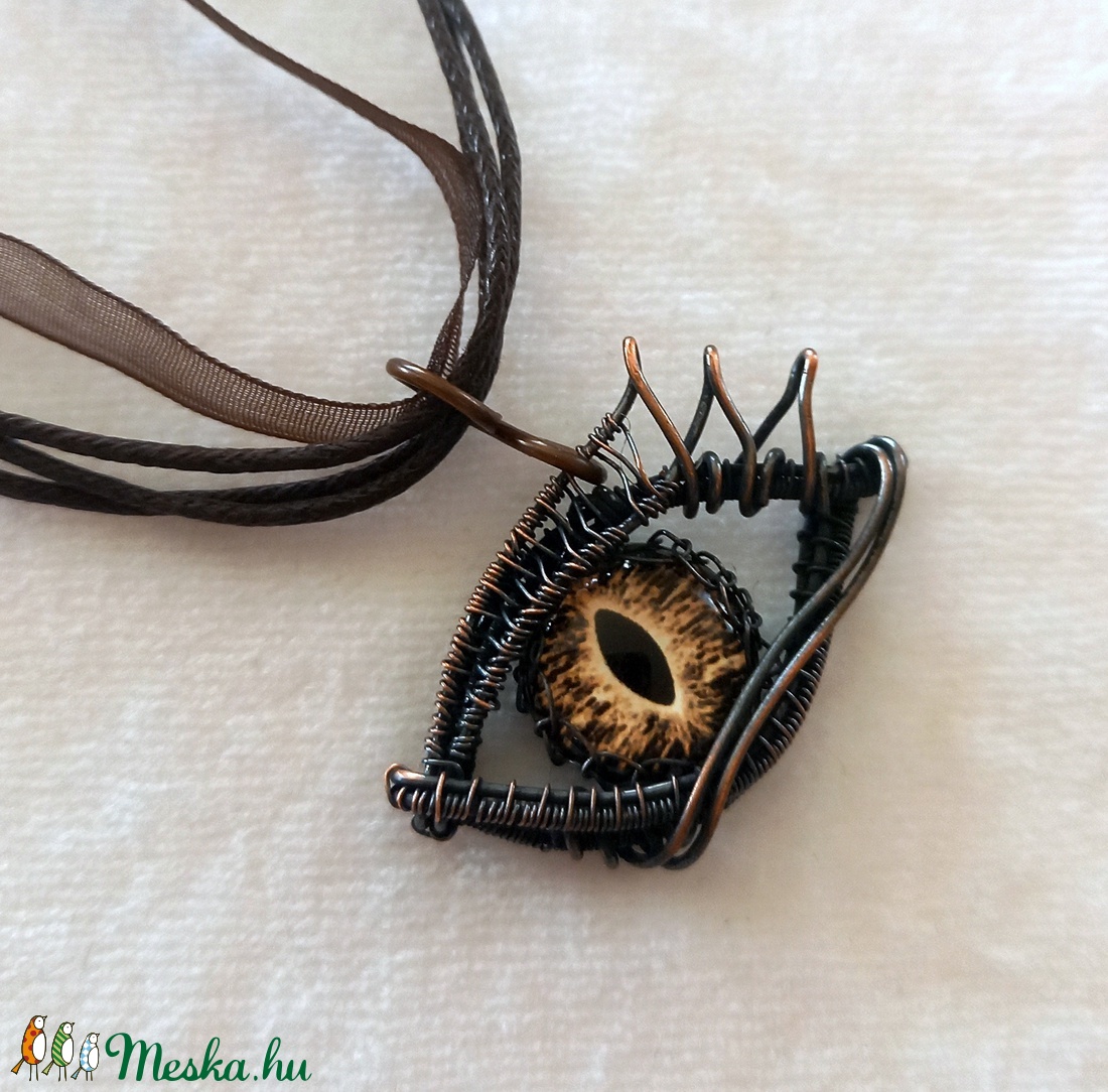 Sárkányszem medál, barna sárkányszem medál, vörösréz sárkány medál, kígyószem medál - ékszer - nyaklánc - medálos nyaklánc - Meska.hu