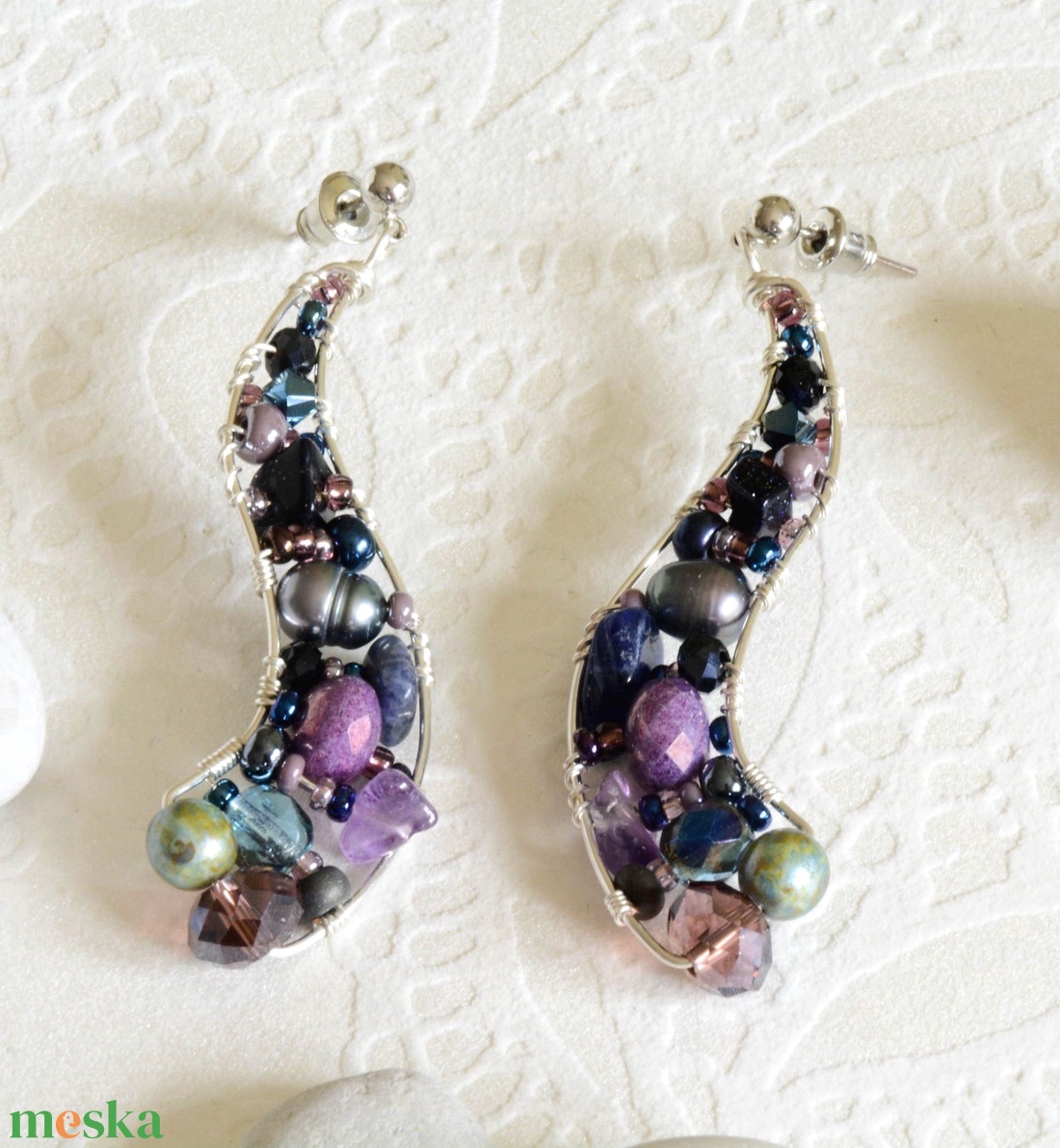 Fülbevaló Ívvarázs - szürkéskék, lila - ékszer - fülbevaló - lógó fülbevaló - Meska.hu