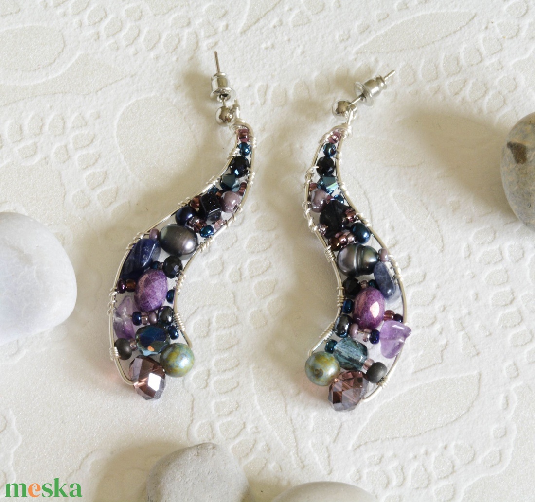 Fülbevaló Ívvarázs - szürkéskék, lila - ékszer - fülbevaló - lógó fülbevaló - Meska.hu