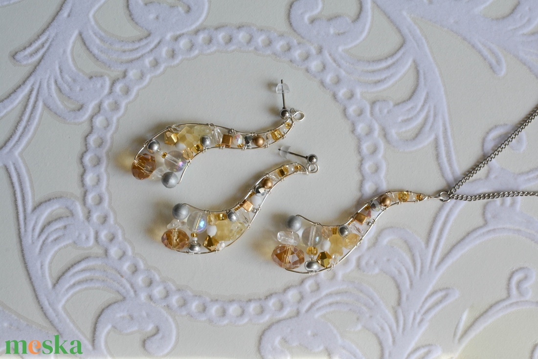 Lánc Ívvarázs - Hosszú - Fehér, Ezüst, Arany - ékszer - nyaklánc - hosszú nyaklánc - Meska.hu Lánc Ívvarázs - Hosszú - Fehér, Ezüst, Arany - ékszer - nyaklánc - hosszú nyaklánc - Meska.hu