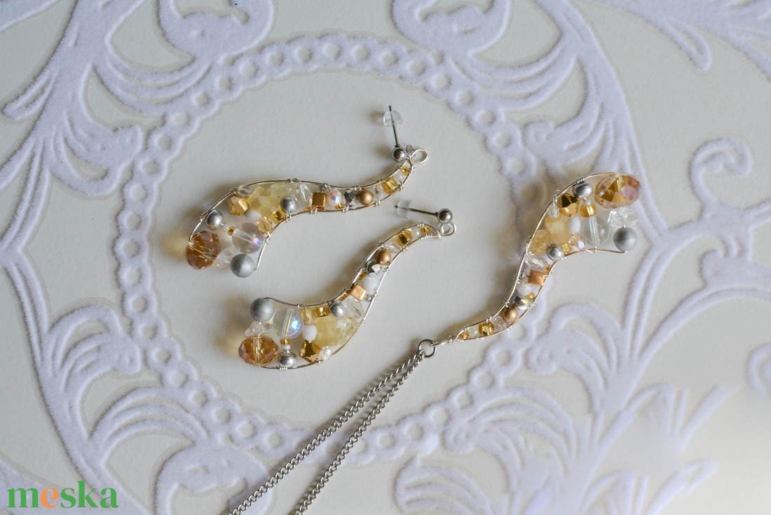 Lánc Ívvarázs - Hosszú - Fehér, Ezüst, Arany - ékszer - nyaklánc - hosszú nyaklánc - Meska.hu Lánc Ívvarázs - Hosszú - Fehér, Ezüst, Arany - ékszer - nyaklánc - hosszú nyaklánc - Meska.hu