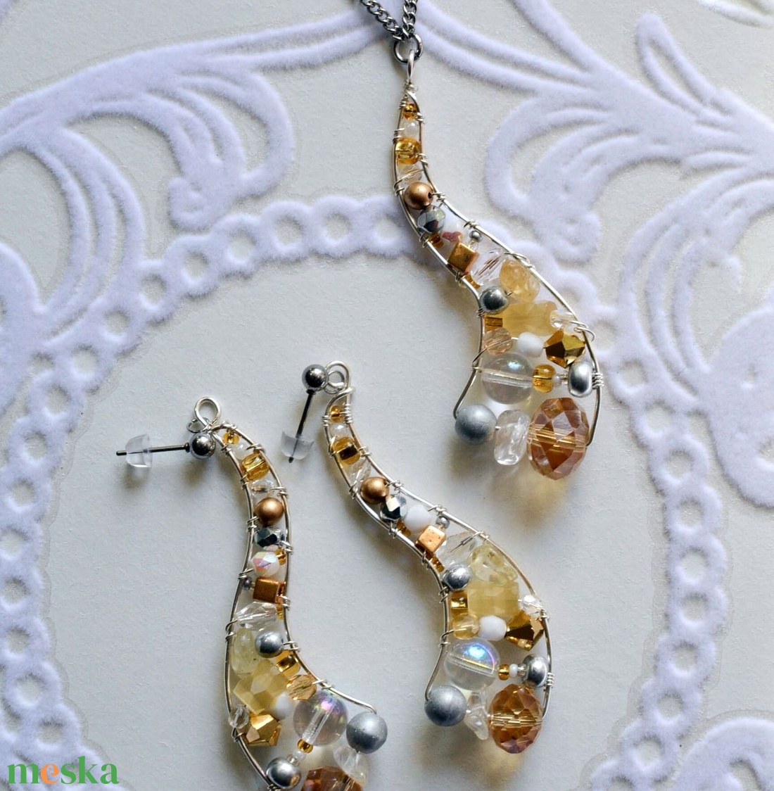 Lánc Ívvarázs - Hosszú - Fehér, Ezüst, Arany - ékszer - nyaklánc - hosszú nyaklánc - Meska.hu Lánc Ívvarázs - Hosszú - Fehér, Ezüst, Arany - ékszer - nyaklánc - hosszú nyaklánc - Meska.hu