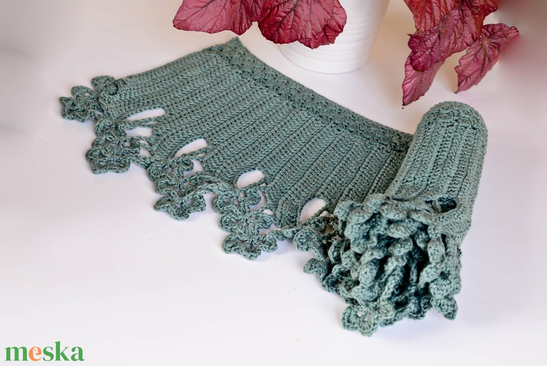 Kézzel horgolt pamut sál  boho stílusú, puha zsályazöld kiegészítő - ruha & divat - sál, sapka, kendő - kendő - Meska.hu
