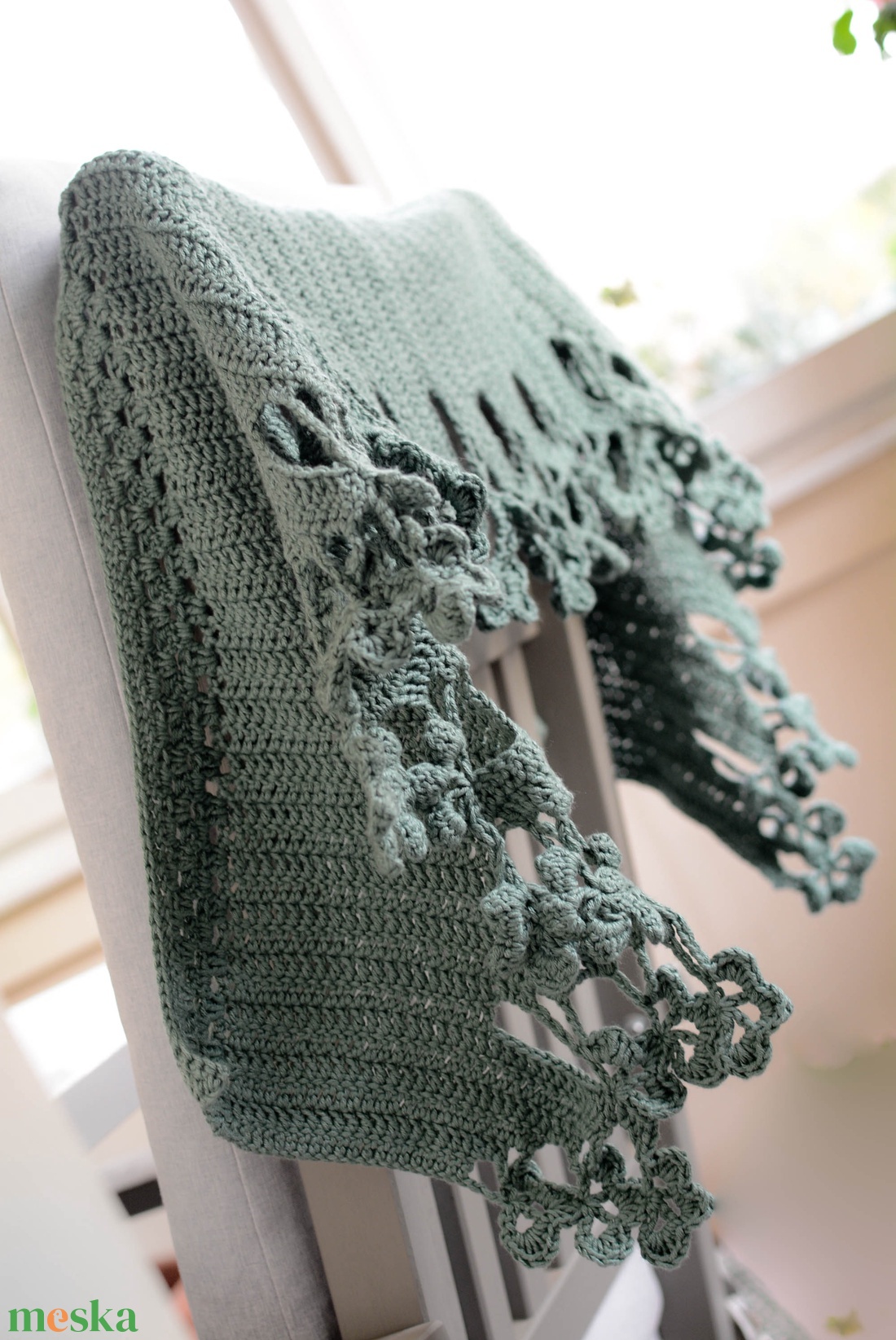 Kézzel horgolt pamut sál  boho stílusú, puha zsályazöld kiegészítő - ruha & divat - sál, sapka, kendő - kendő - Meska.hu