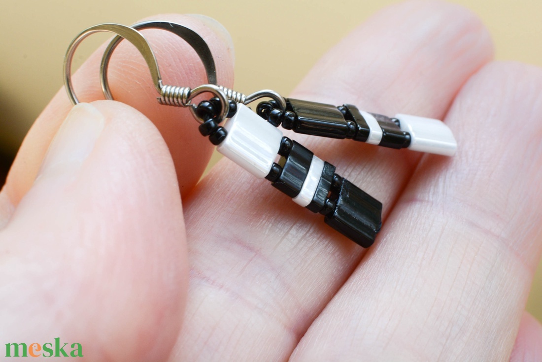 PiciPixel nyaklánc  Fekete-fehér - ékszer - nyaklánc - medál nélküli nyaklánc - Meska.hu