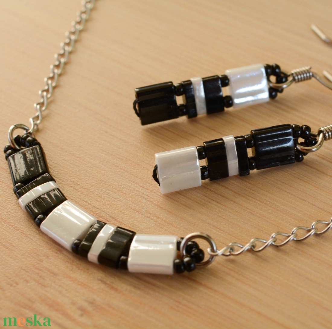 PiciPixel nyaklánc  Fekete-fehér - ékszer - nyaklánc - medál nélküli nyaklánc - Meska.hu