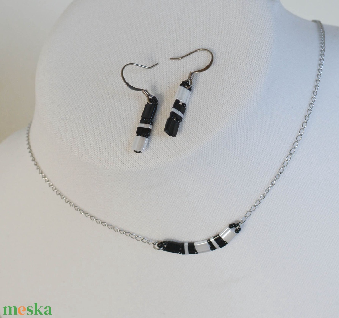 PiciPixel nyaklánc  Fekete-fehér - ékszer - nyaklánc - medál nélküli nyaklánc - Meska.hu