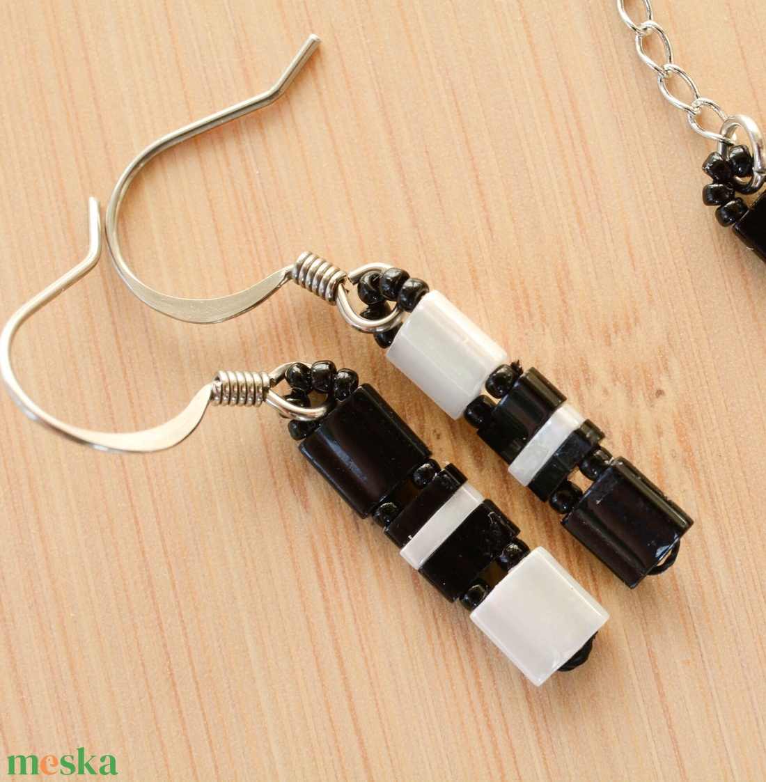 PiciPixel fülbevaló � Fekete-fehér - ékszer - fülbevaló - lógó fülbevaló - Meska.hu