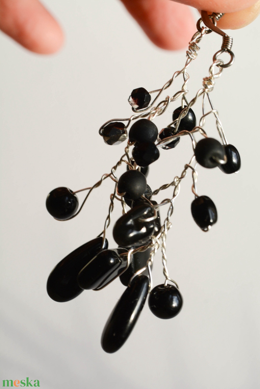 Fülbevaló Pillefürt - Fekete - nikkelmentes - ékszer - fülbevaló - lógó fülbevaló - Meska.hu