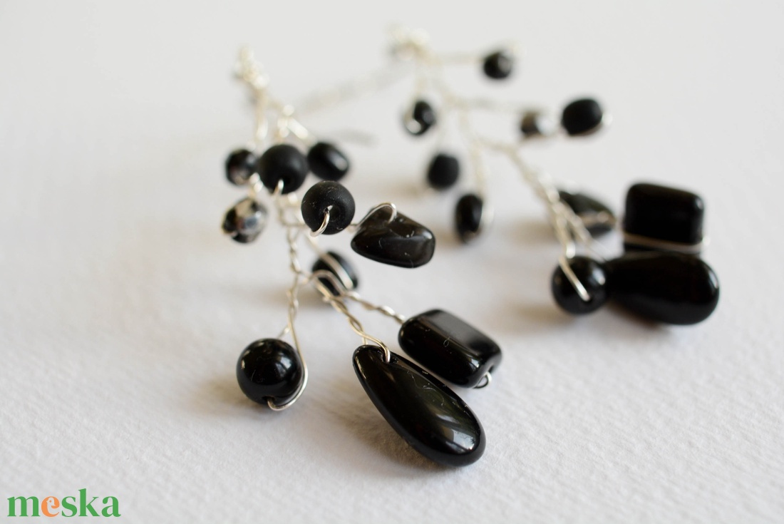 Fülbevaló Pillefürt - Fekete - nikkelmentes - ékszer - fülbevaló - lógó fülbevaló - Meska.hu