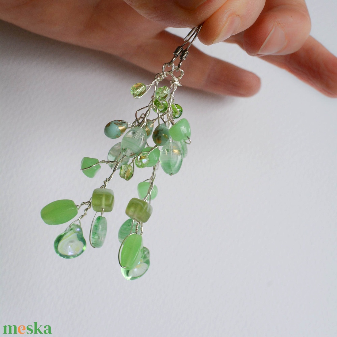 Fülbevaló Pillefürt - Világoszöld - nikkelmentes - ékszer - fülbevaló - lógó fülbevaló - Meska.hu